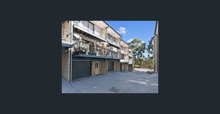 Low maintenance and spacious Townhouse - Photo 3