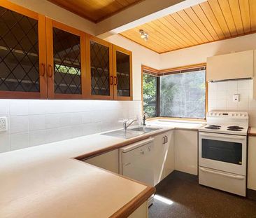 CASHMERE - 2 BEDROOMS, 1 BATHROOM, HEATPUMP, DOUBLE GARAGE - Photo 4