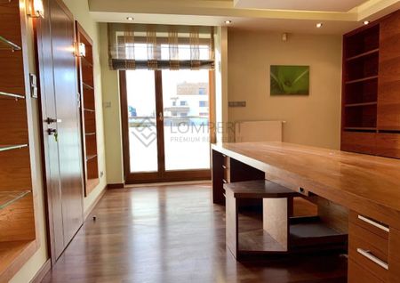 Z basenem, oranżeria i ogrodem i salą kinową - Zdjęcie 2