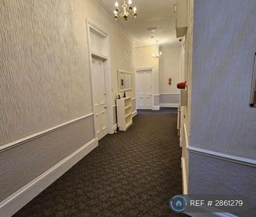 1 bedroom in a flat share to rent - Photo 3