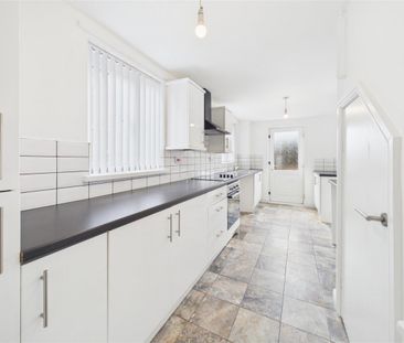 3 bedroom Semi-detached house to rent - Photo 6