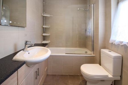 4 bedroom detached house to rent - Photo 4