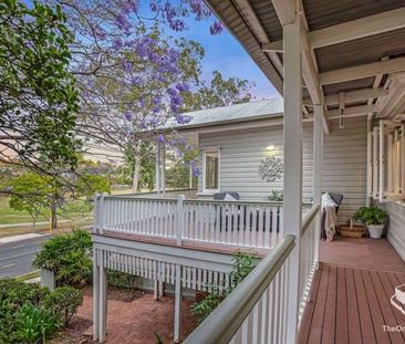 Furnished four bedrooms house at front of Park, Heart of Toowong - Photo 5
