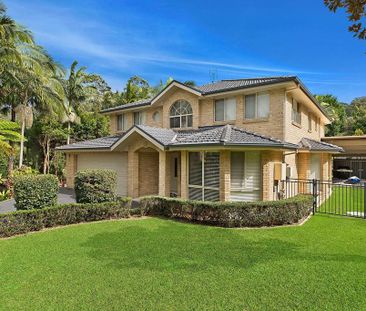 Oversize family home in quiet tree lined street - Photo 1