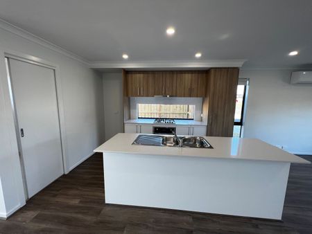 Splendid 3Br Modern Townhouse in Thornhill Park! - Photo 5