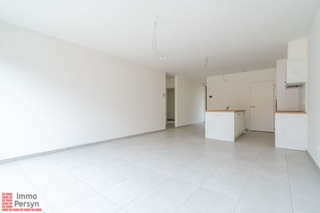 Gelijkvloers nieuwbouwappartement met 2 slaapkamers, terras en tuintje - Photo 2