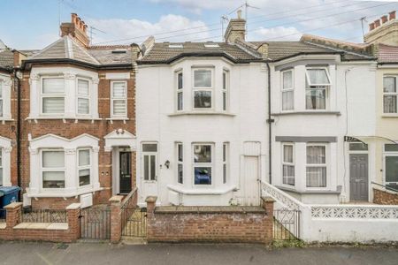 4 bedroom terraced house to rent - Photo 4
