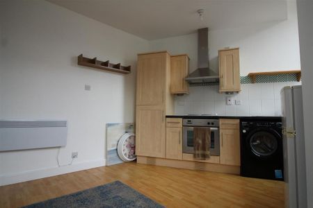 1 bedroom ground floor flat to rent - Photo 4