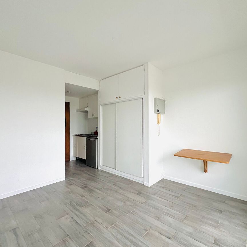 LE BLANC MESNIL - STUDIO AVEC BALCON ET CAVE - 15,65 m2 - Photo 1