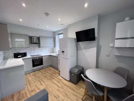 3 bedroom apartment to rent - Photo 4