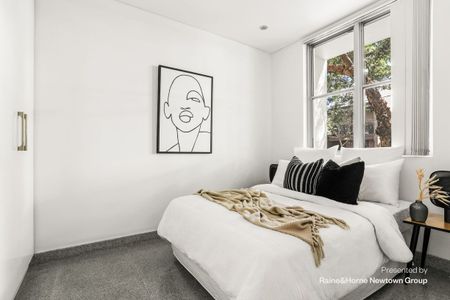 Stylish contemporary terrace in a wide tree-lined cul-de-sac - Photo 5