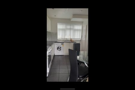 Room in a Shared House, Amberton Creaent, LS8 - Photo 3