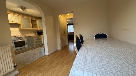 To Let - Photo 5
