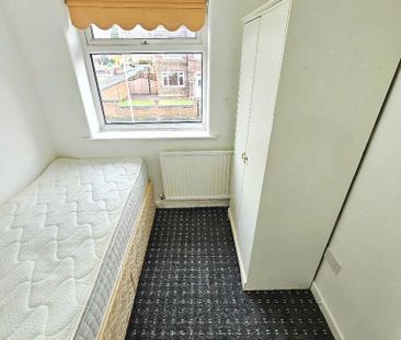 3 bedroom semi-detached house to rent - Photo 4