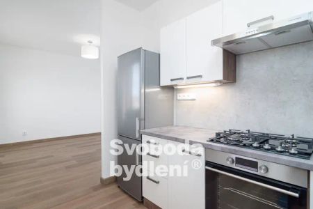 Doporučujeme nově zrekonstruovaný byt 3+kk/B v revitalizovaném domě, P6 – Ruzyně, ul. Stochovská - Fotografie 2