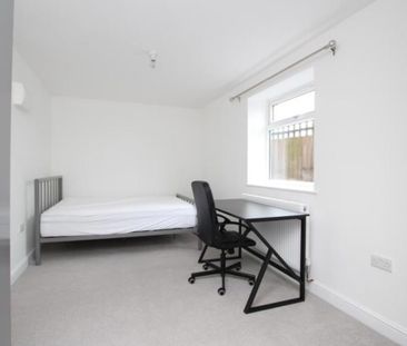 *** STUDENT PROPERTY *** A fantastic spacious 5 bedroom house close... - Photo 6