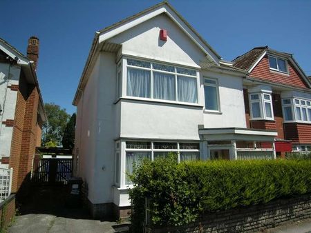 Bedroom Property In Winton, BH9 - Photo 2