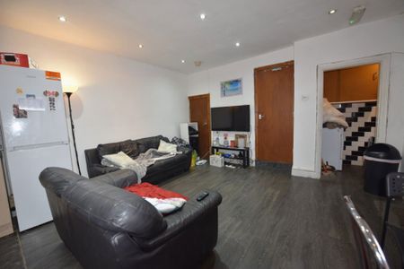 4 bedroom House in Royal Park View, Leeds - Photo 4
