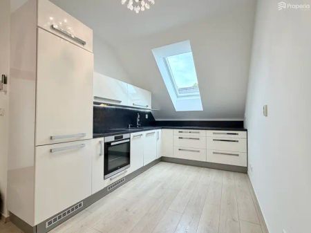 Pronájem útulného bytu v OV 3+kk s terasou, garážovým parkovacím stáním a klimatizací, ul. Chmelnice, Brno - Líšeň, CP 70 m - Фото 4