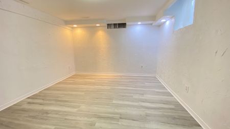 For Lease - 22 Amblecote Pl N/A Unit# Bsmt, Hamilton, Ontario - Photo 3