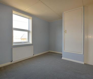 3 bedroom end of terrace house to rent - Photo 2