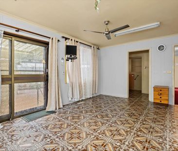 3 BEDROOM HOME IN GREAT LOCATION - Photo 3