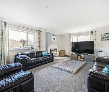 4 bedroom semi-detached bungalow to rent - Photo 2