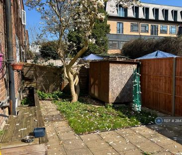 2 bedroom maisonette to rent - Photo 6