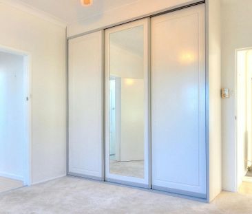 Spacious 4 Bedroom In Sought After Location - Photo 5