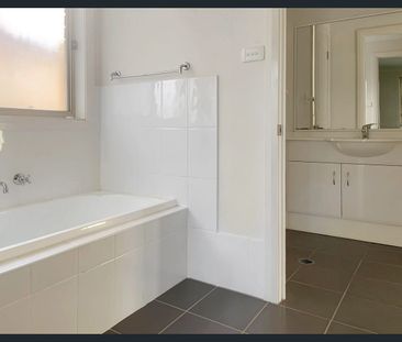 Great Family 4 bedroom home in Mt Riverview - Photo 3