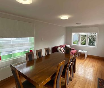 EXECUTIVE HOME CENTRALLY LOCATED - Photo 2