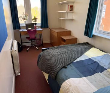 Three Bedroom Classic - Photo 1