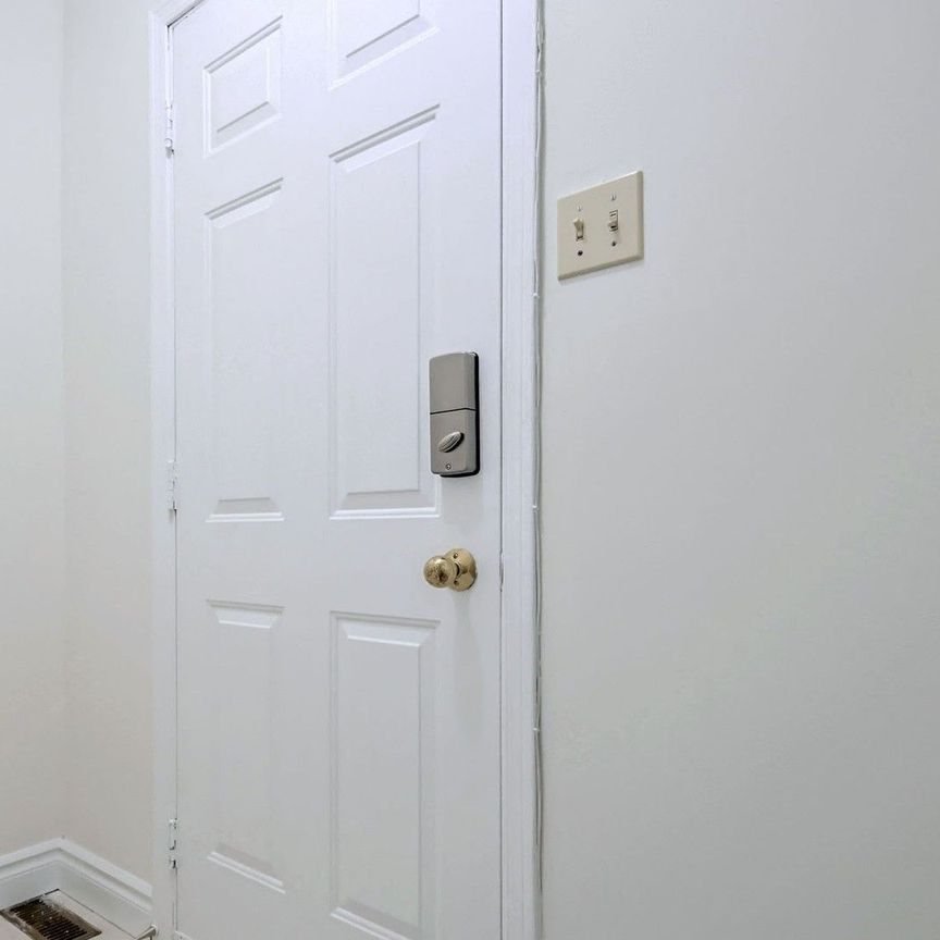 For Lease - 49 Havenview Road Unit# Lower, Toronto, Ontario - Photo 1