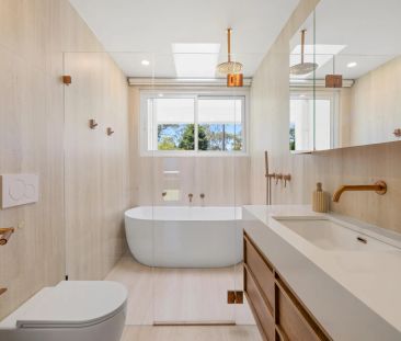 Fully Furnished Stunning family oasis in prime location - Photo 6