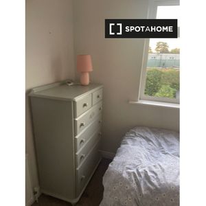 Light room in shared apartment in Artane, Dublin - Photo 3