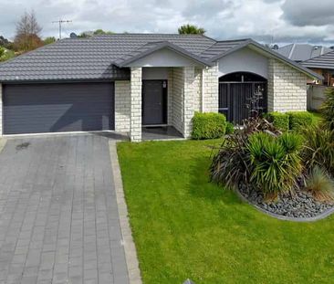 Space, location and excellent School zoning - Photo 5