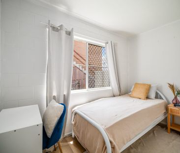 Fully Renovated & Fully Furnished 2-Bedroom Apartment in Surfers Pa... - Photo 3