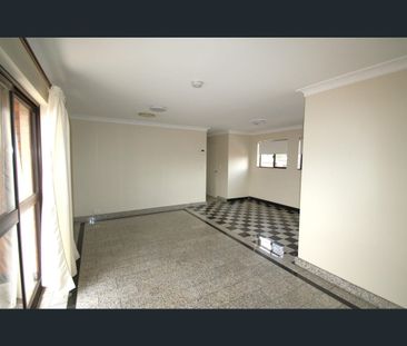 3/94 Mowbray Terrace, East Brisbane, Qld 4169 - Photo 2