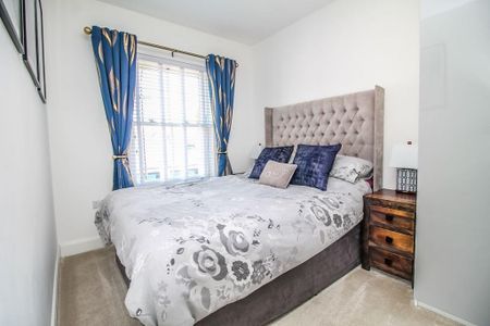 3 bedroom semi-detached house to rent - Photo 5