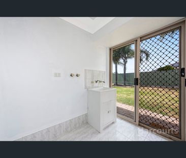 22 Floribunda Avenue, Halls Head, WA 6210 - Photo 1