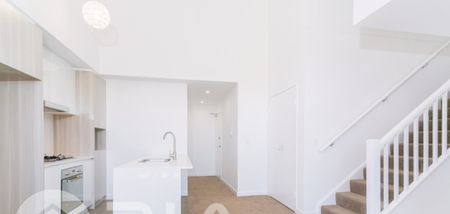 Modern 2 Bedrooms Top Floor Apartment In Prime Location For Lease!! - Photo 3