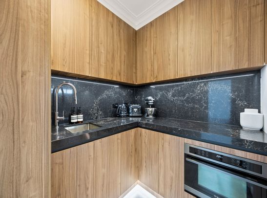 Vogue-Inspired Elegance - Stylish, Secure & Effortlessly Modern - Photo 1