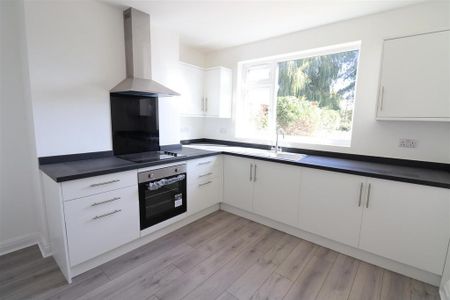 3 bedroom detached house to rent - Photo 5