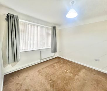 2 bed apartment to rent in Blundellsands Road East, Liverpool, L23 - Photo 1