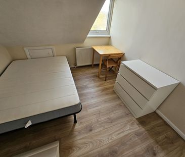Room in a Shared Flat, Chichele Road, NW2 - Photo 1