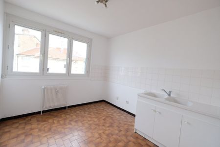 Location Appartement 2 pièces 45m² ST ETIENNE 42000 - Photo 2