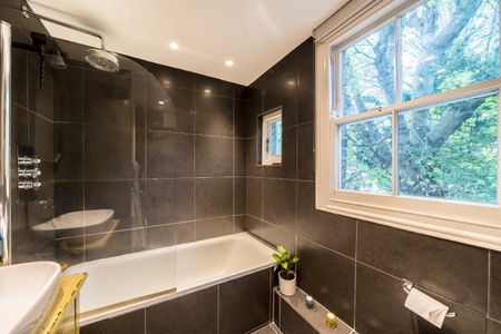 Vicarage Crescent, SW11, London - Photo 5