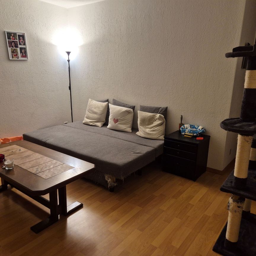 Living in the best location! - Photo 1