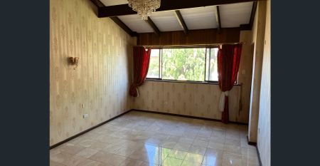 Spacious upstairs unit - Photo 5