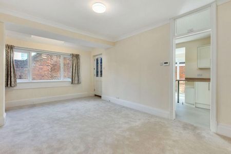 3 bedroom flat to rent - Photo 5